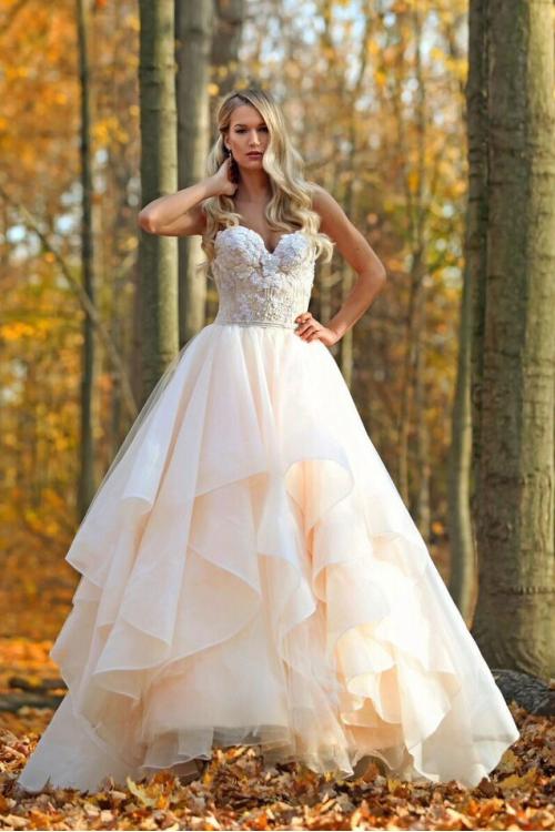 Strapless Sweetheart Lace Embroidery Ball Gown Ruffled Nude Organza Wedding Dress 