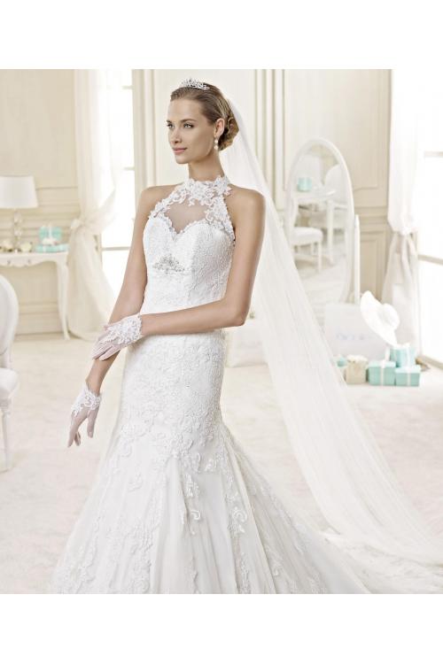Exquisite A-line Halter Beading Lace Chapel Train Tulle Wedding Dresses 