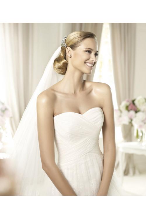 Honorable A-line Sweetheart Lace Sweep/Brush Train Tulle Wedding Dresses 