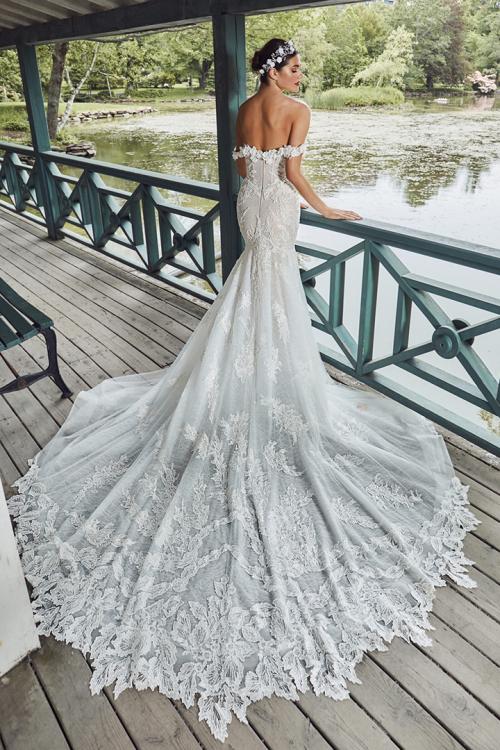  Trumpet/Mermaid Off-the-shoulder Lace Hand Made Flowers Cathedral Train Exquisite Long Wedding Dresses