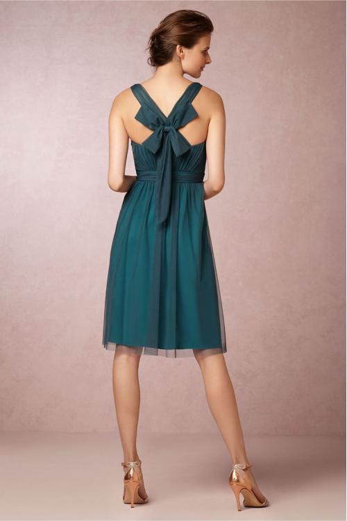 Pretty Knee Length V Neck Sleeveless Tulle Bridesmaid Dress 