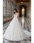  Ball Gown V-neck Sleeveless Lace Appliques Buttons Court Train Long Tulle Wedding Dresses