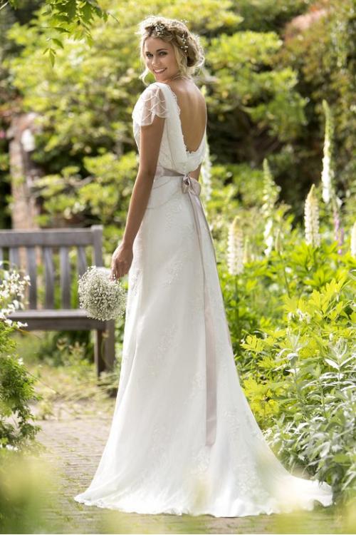 Beautiful V Neck Lace Embroidered Beaded Cap Sleeve Sheath Stretch Satin Wedding Dress with Crystal Ribbbon 