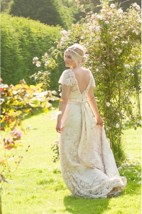 Flutter Short Sleeves Long Ball Gown Lace Wedding Dress with Sash 