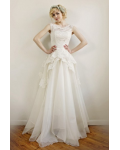 Sleeveless Jewel Neck A-line Long Lace and Organza Wedding Dress 