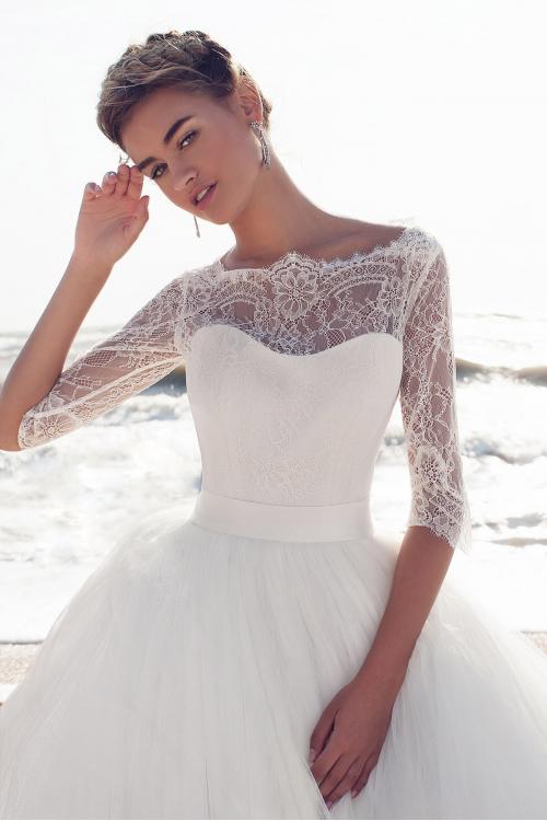 Half Sleeve Lace Top Ball Gown Tulle Wedding Dress 