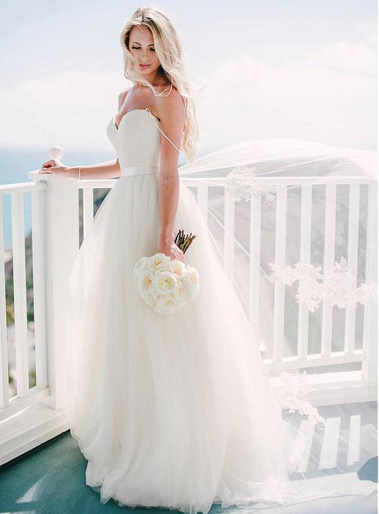 Simple Timeless Ball Gown Strapless Sweetheart Tulle Wedding Dress with Ribbon