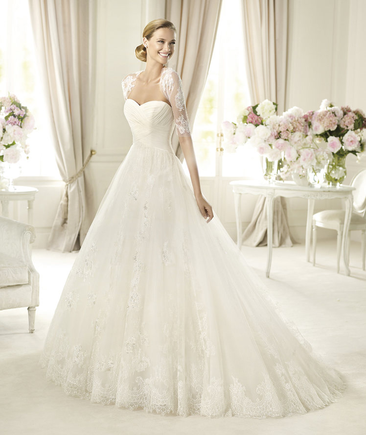 Honorable A-line Sweetheart Lace Sweep/Brush Train Tulle Wedding Dresses
